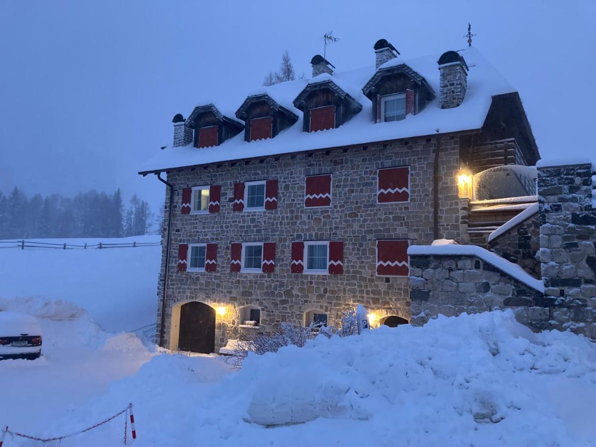 Renoviertes Apartment Mit Terrasse An Der Piste Mit Kostenlosen Wifi Carezza al Lago Exteriör bild