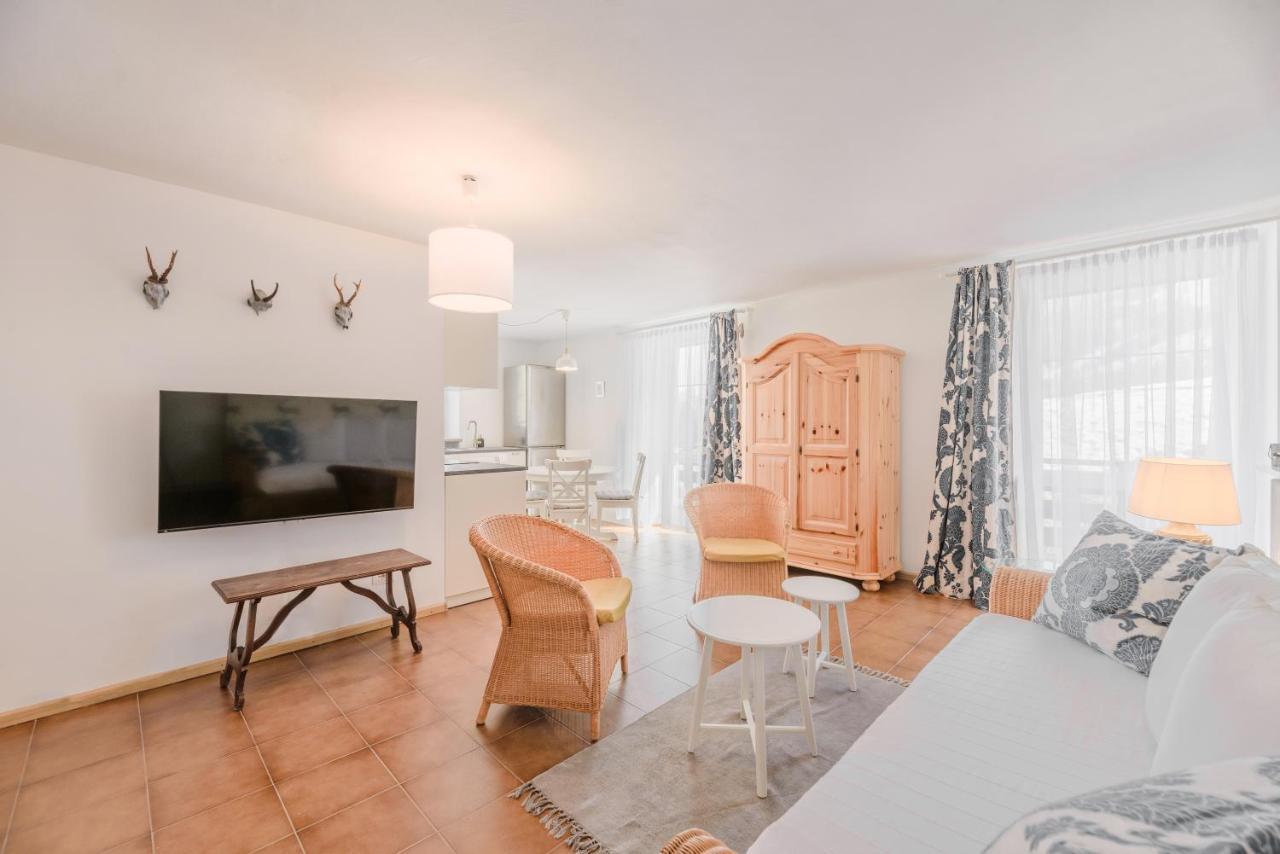 Renoviertes Apartment Mit Terrasse An Der Piste Mit Kostenlosen Wifi Carezza al Lago Exteriör bild
